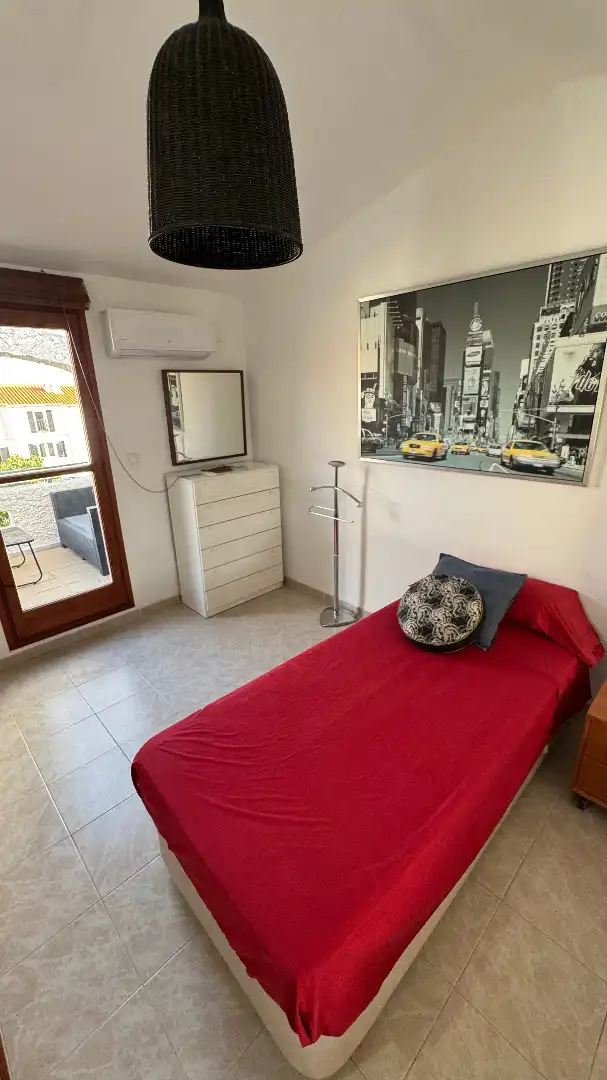 Schlafzimmer von Einfamilien-Reihenhaus zum Verkauf in Torredembarra mit Klimaanlage, Heizung und Privatgarten