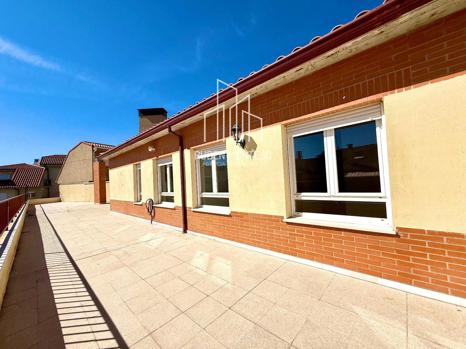 Exterior view of Attic for sale in Salamanca Capital  with Heating, Terrace and Storage room