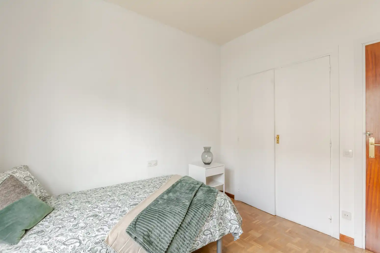 Habitación de Piso en venta en  Pamplona / Iruña con Calefacción, Parquet y Terraza