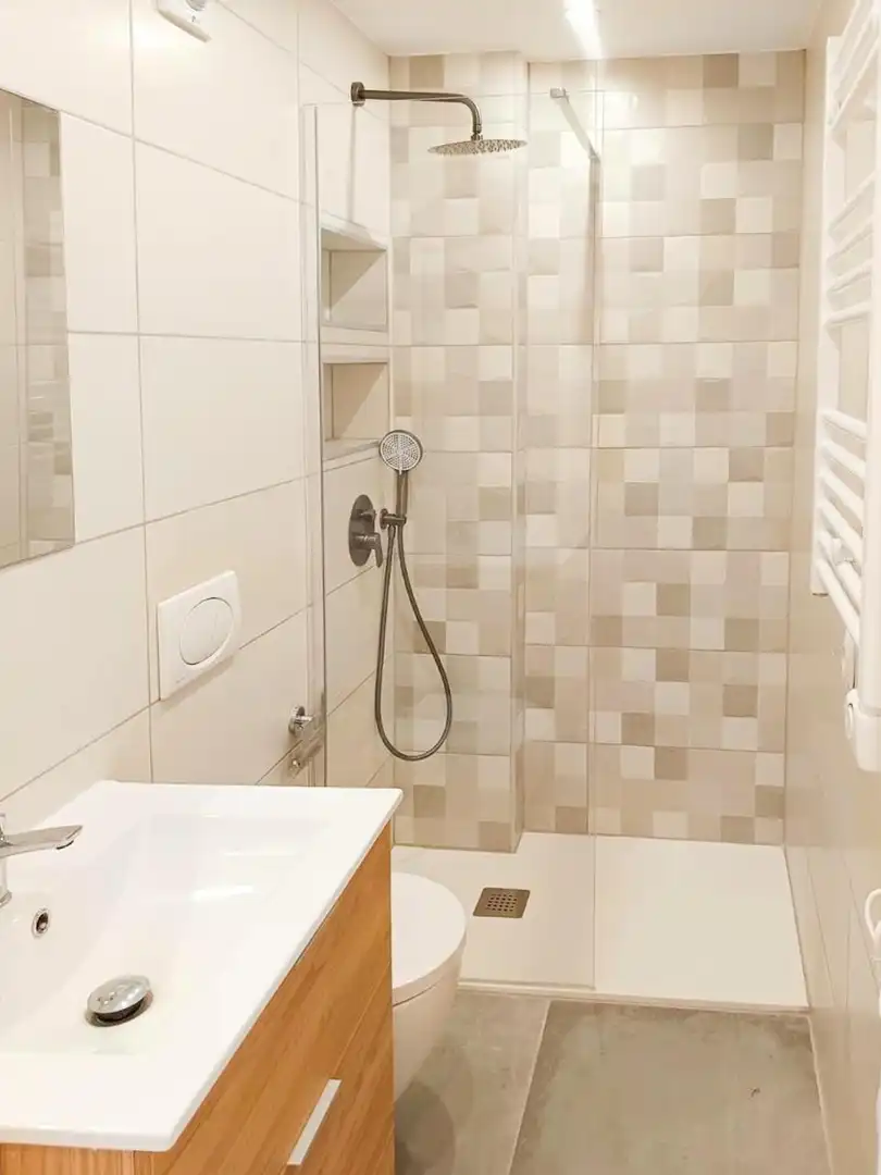 Baño de Piso para compartir en Madrid con Aire acondicionado, Calefacción y Amueblado