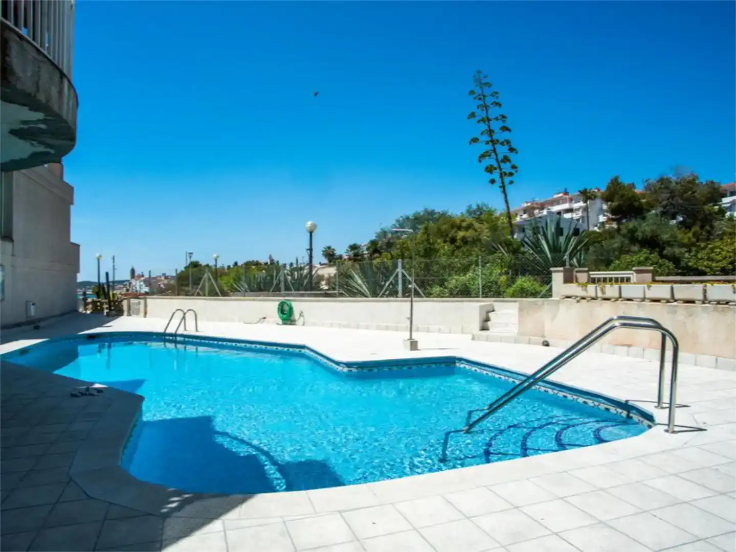 Piscina de Casa adosada de lloguer en Sitges amb Aire condicionat, Jardí privat i Piscina