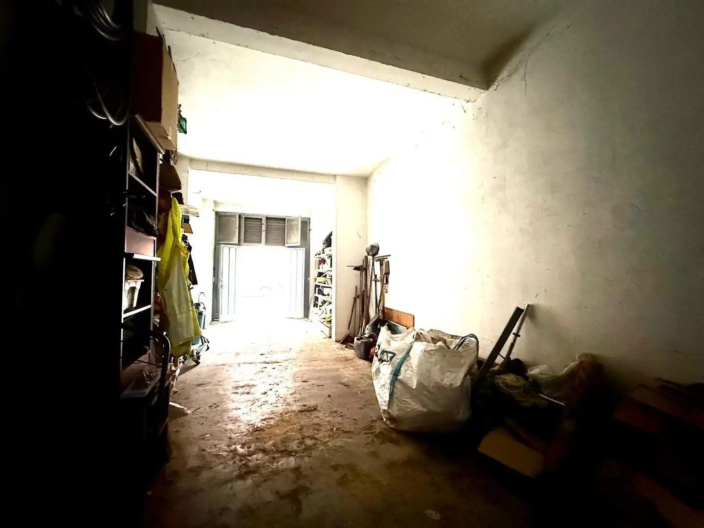 Local en venda en Milán - Pumarín - Teatinos