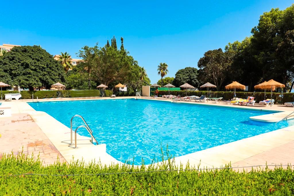 Piscina de Estudi en venda en Benalmádena amb Aire condicionat, Moblat i Piscina comunitària
