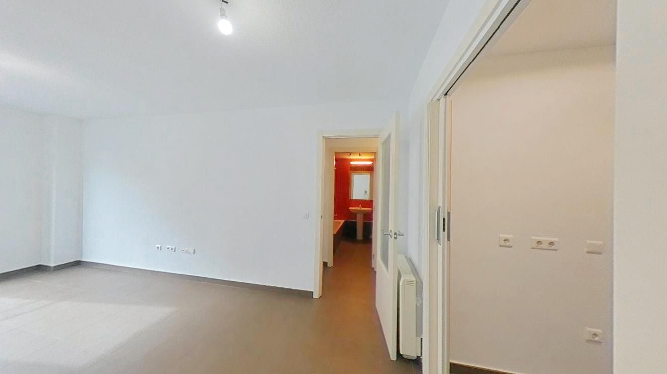 Wohnung miete in Pinto mit Heizung, Ofen und Balkon