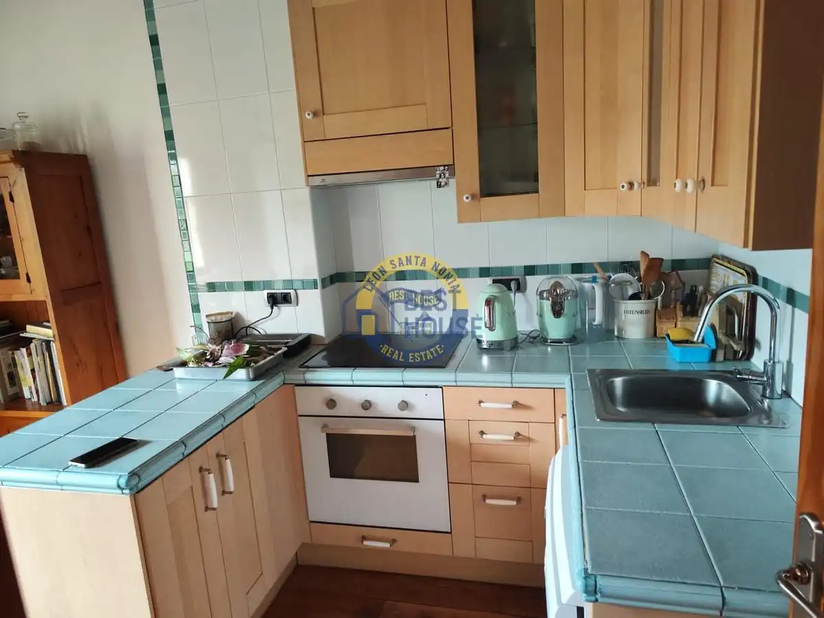 Cocina de Casa o chalet en venta en Villaquilambre con Calefacción, Jardín privado y Parquet