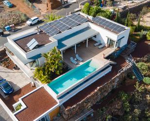 Vista exterior de Casa o xalet en venda en Granadilla de Abona amb Aire condicionat, Jardí privat i Terrassa