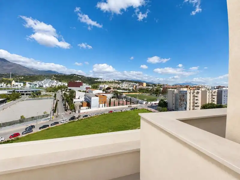 Vista exterior de Ático en venta en Estepona con Aire acondicionado, Calefacción y Terraza