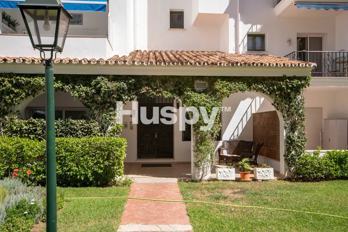 Außenansicht von Wohnung zur Miete in Nueva Andalucía