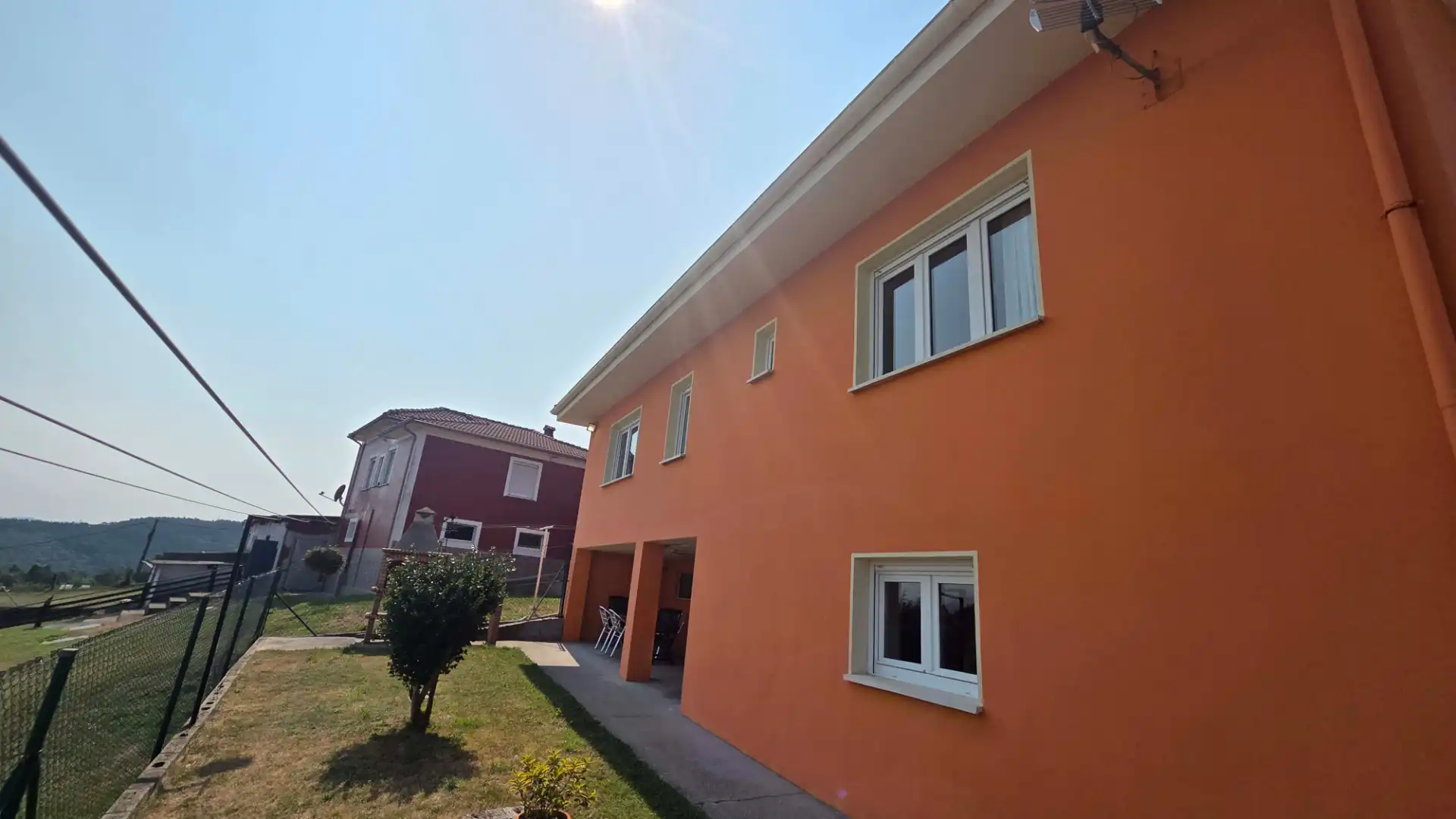 Vista exterior de Casa o xalet en venda en Pravia amb Calefacció, Jardí privat i Terrassa