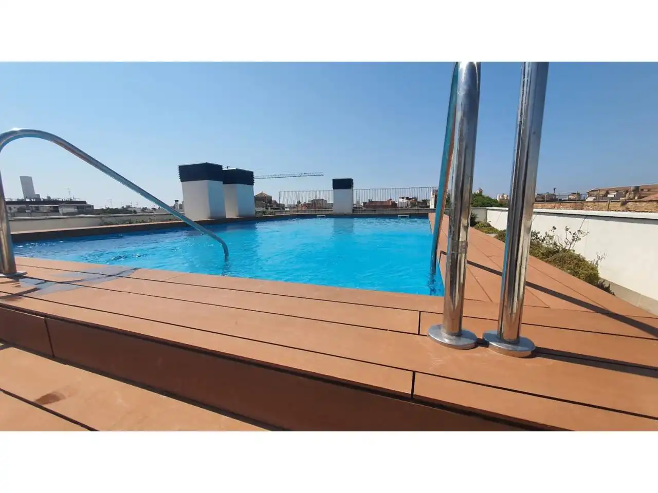 Piscina de Pis en venda en Vilanova i la Geltrú amb Aire condicionat, Calefacció i Moblat