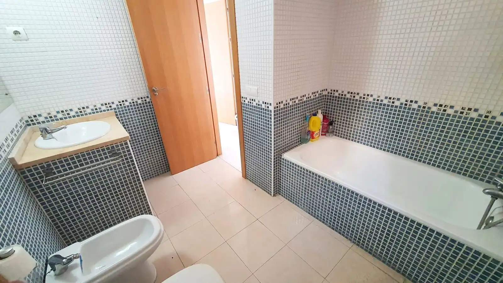 Badezimmer von Wohnung zum Verkauf in Mijas mit Klimaanlage und Ofen