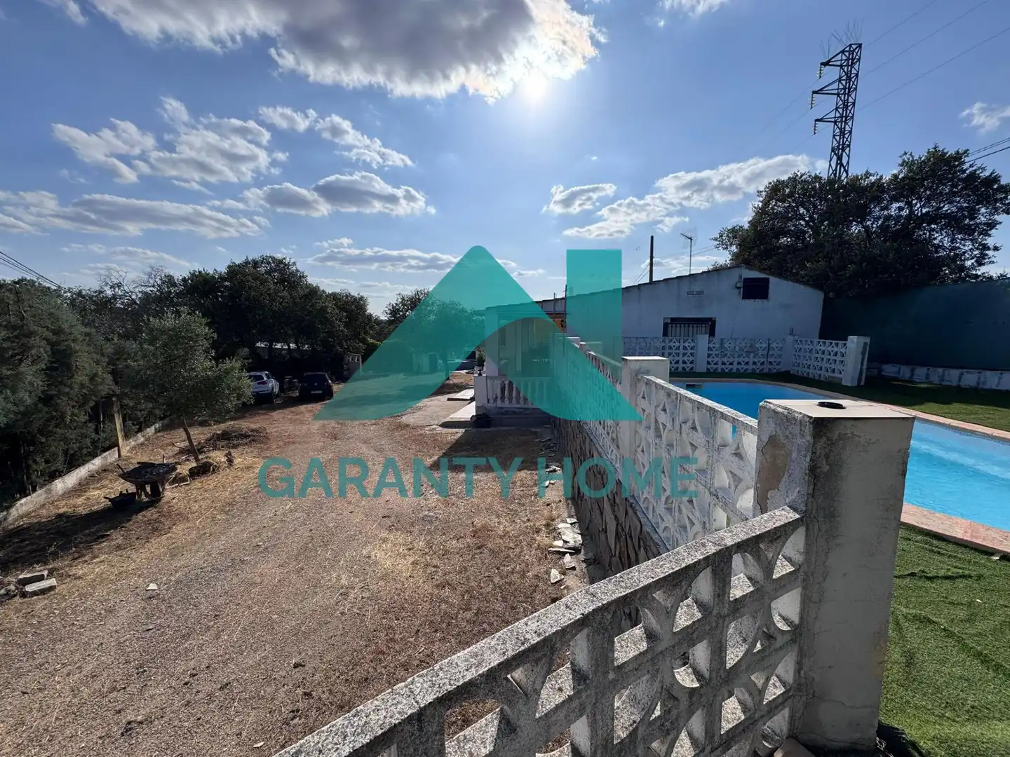 Vista exterior de Casa o xalet en venda en Torreorgaz amb Aire condicionat, Jardí privat i Terrassa