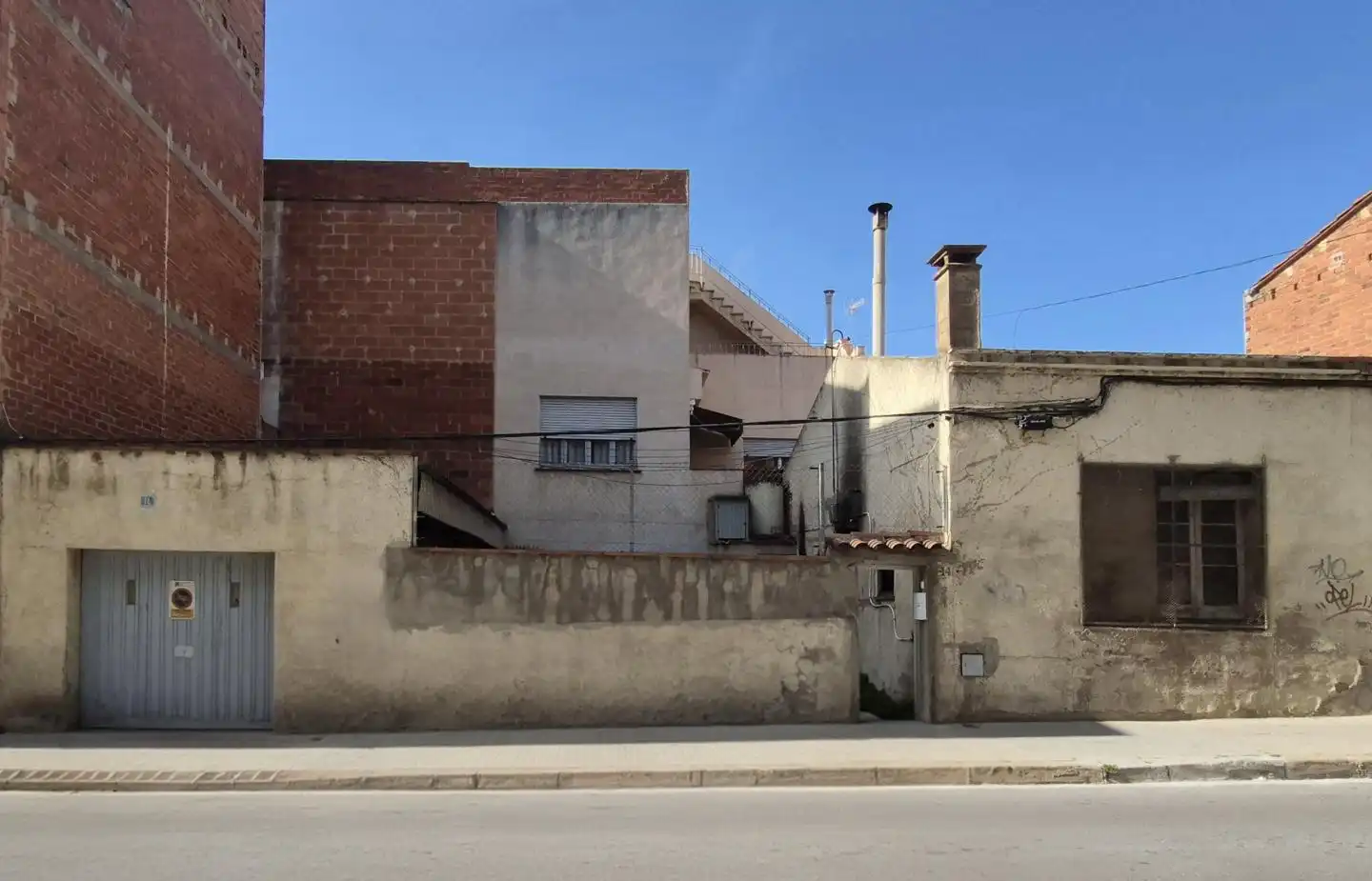 Vista exterior de Casa adosada en venda en Terrassa