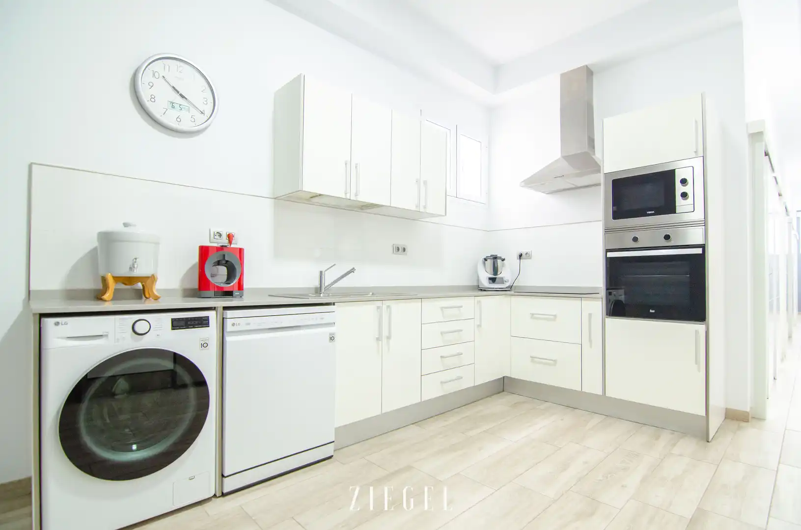 Kitchen of Flat for sale in Las Palmas de Gran Canaria  with Terrace, Storage room and Furnished