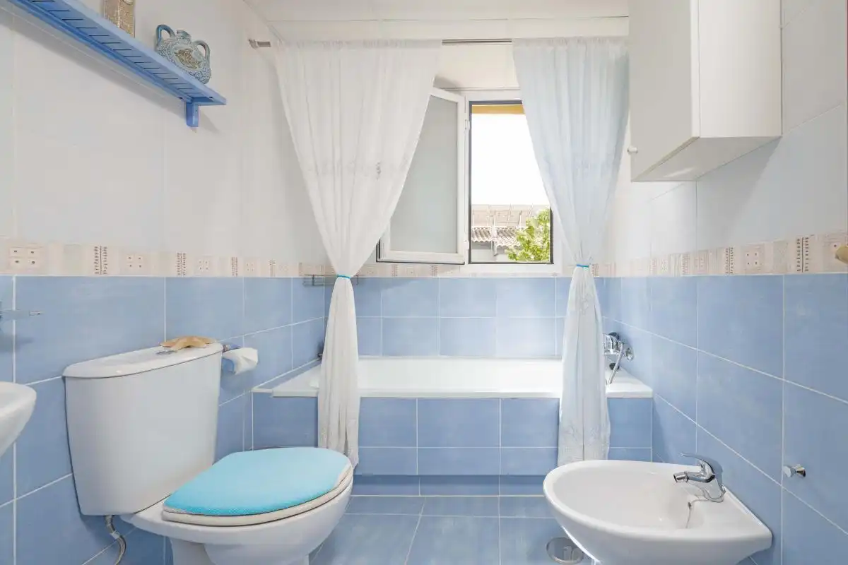 Baño de Casa adosada en venta en Espartinas con Calefacción y Amueblado