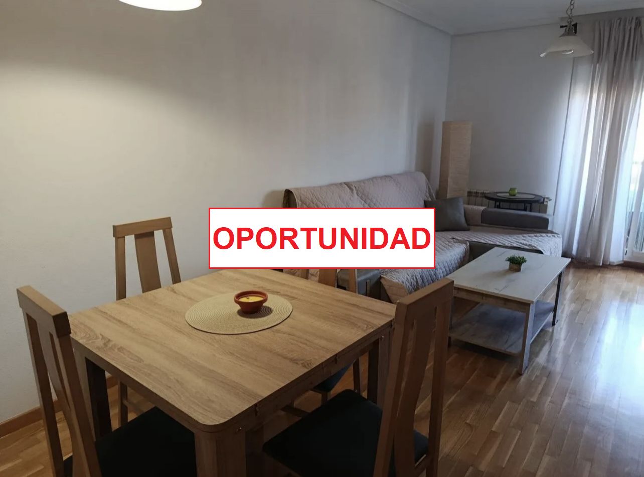 Sala d'estar de Pis de lloguer en Ciudad Real Capital amb Aire condicionat, Terrassa i Piscina