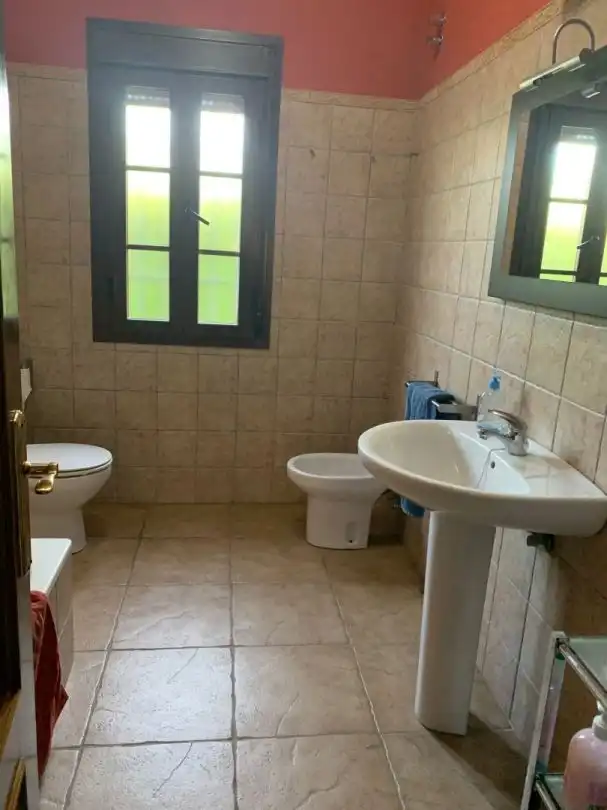 Bany de Casa o xalet en venda en Hinojos amb Aire condicionat, Calefacció i Jardí privat