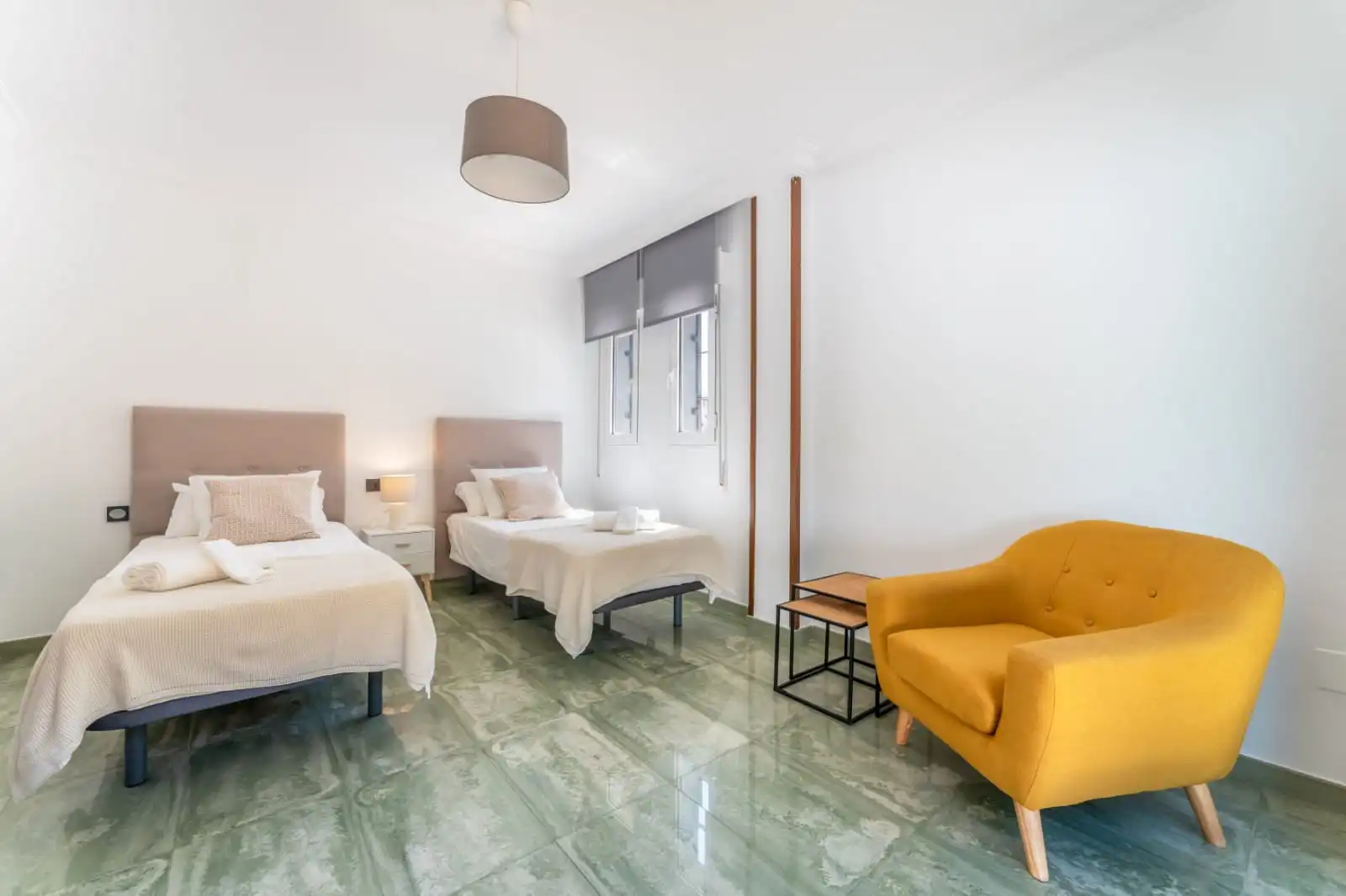 Habitación de Casa adosada de alquiler en Benalmádena con Aire acondicionado, Terraza y Trastero
