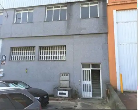 Nau industrial en venda a Calle P. Ouces