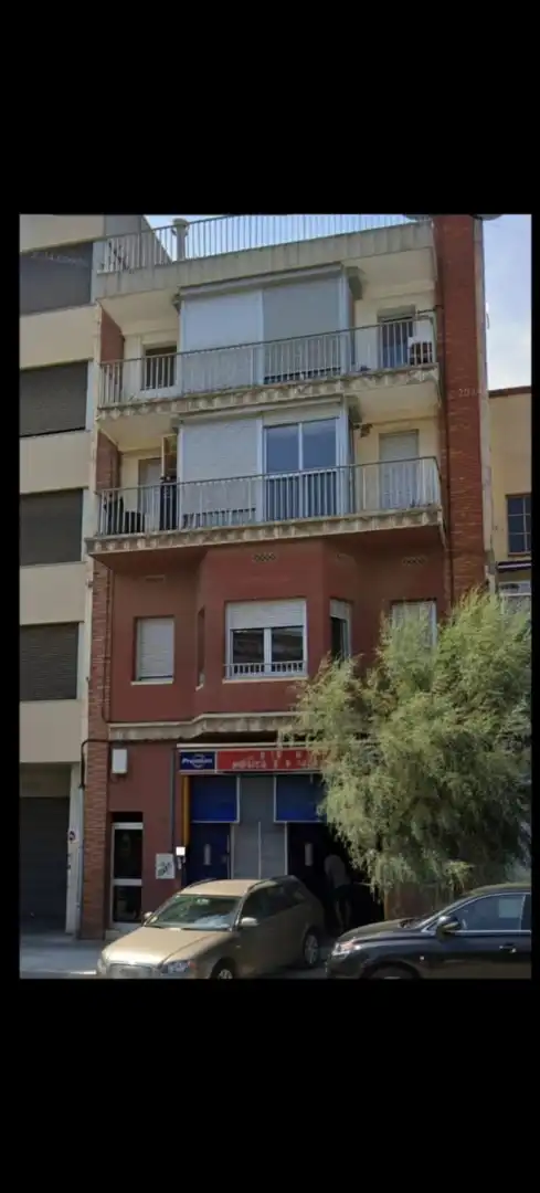 Vista exterior de Edifici en venda en Molins de Rei