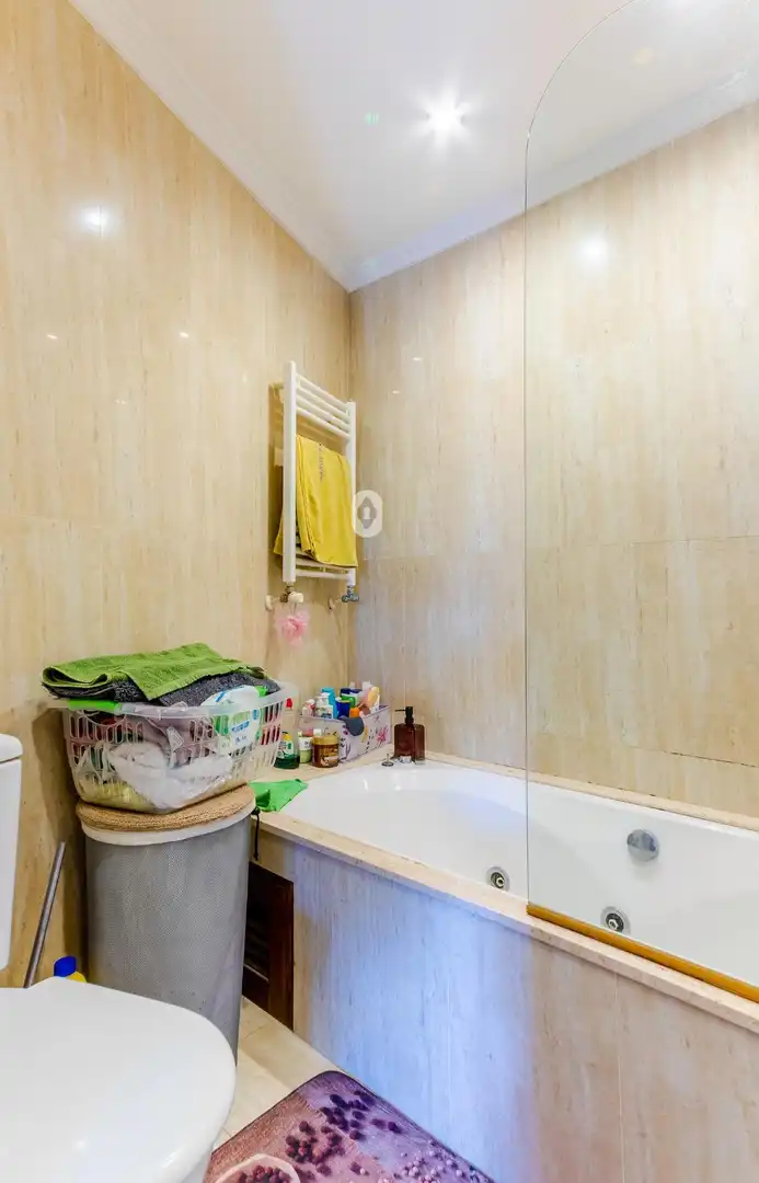 Badezimmer von Dachboden zum Verkauf in Pollença mit Klimaanlage, Heizung und Parkett