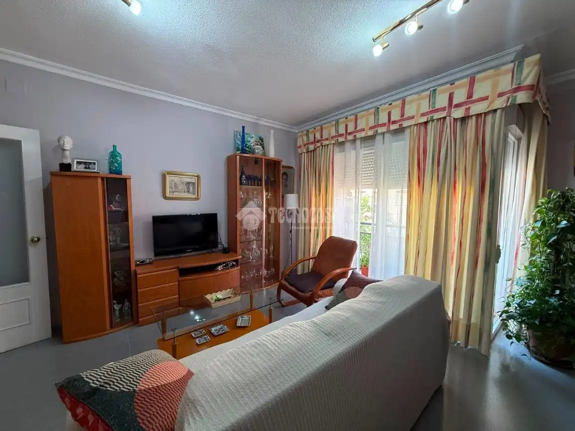 Sala de estar de Piso en venta en Sevilla con Trastero y Balcón