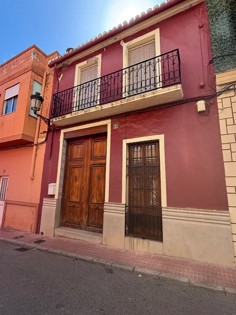 Vista exterior de Casa o xalet en venda en Llaurí amb Aire condicionat, Jardí privat i Terrassa