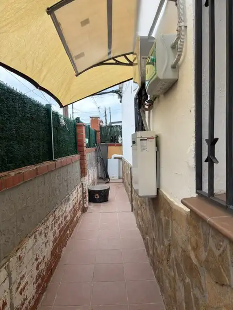 Vista exterior de Casa o xalet en venda en Esparreguera amb Aire condicionat, Calefacció i Jardí privat
