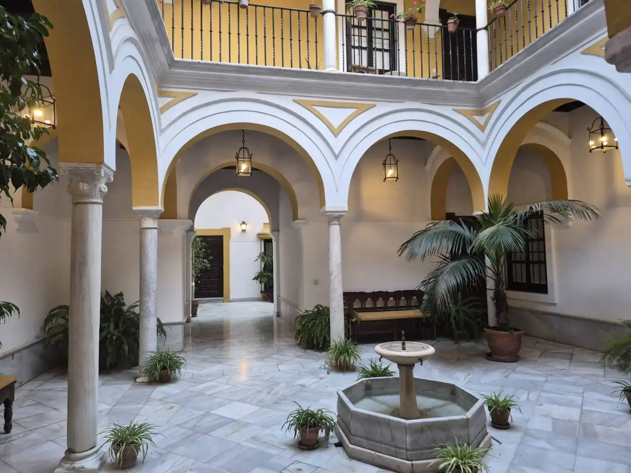Apartament amb terrassa de lloguer a Calle Bustos Tavera