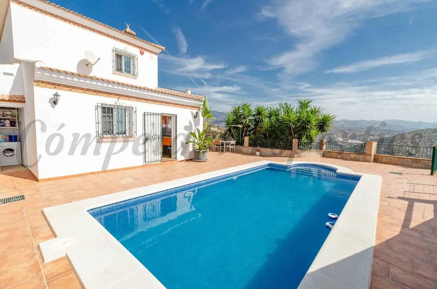 Casa amb piscina en venda a Arenas