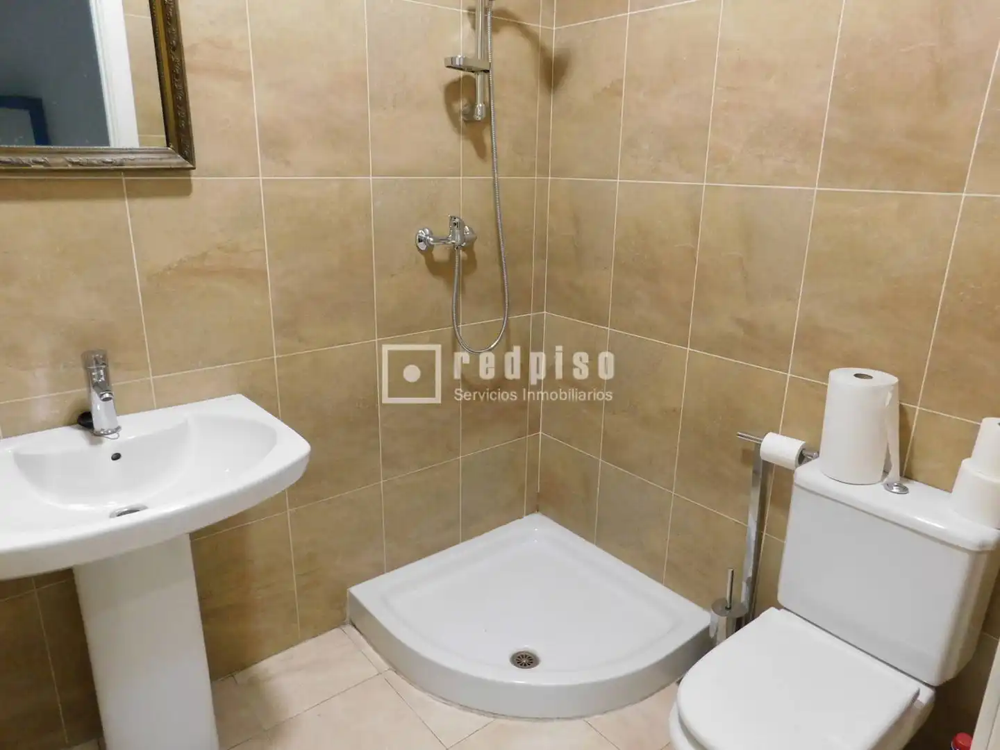 Baño de Local de alquiler en Getafe con Aire acondicionado