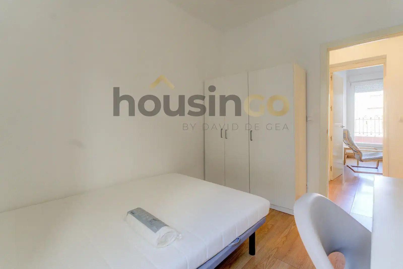 Schlafzimmer von Dachboden zur Miete in Madrid mit Klimaanlage, Heizung und Parkett