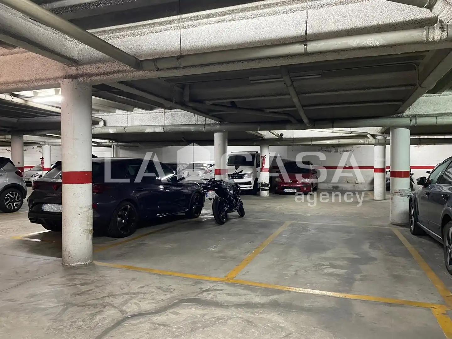 Parkplatz von Dachboden zum Verkauf in Santa Coloma de Gramenet mit Heizung und Terrasse
