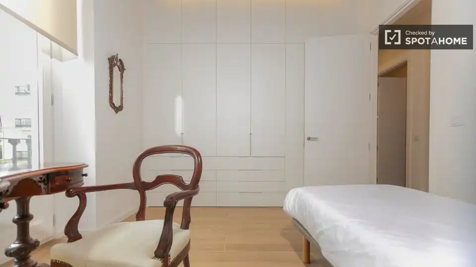 Appartamento con terrazza in affitto a L'Eixample, imagen 11