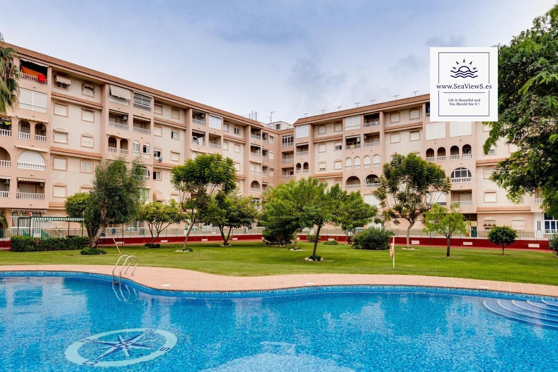 Exterior view of Apartment for sale in Torrevieja  with Air Conditioner, Private garden and Balcony