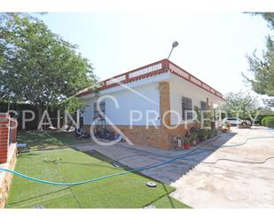 Vista exterior de Casa o xalet en venda en Torrent amb Aire condicionat, Jardí privat i Terrassa