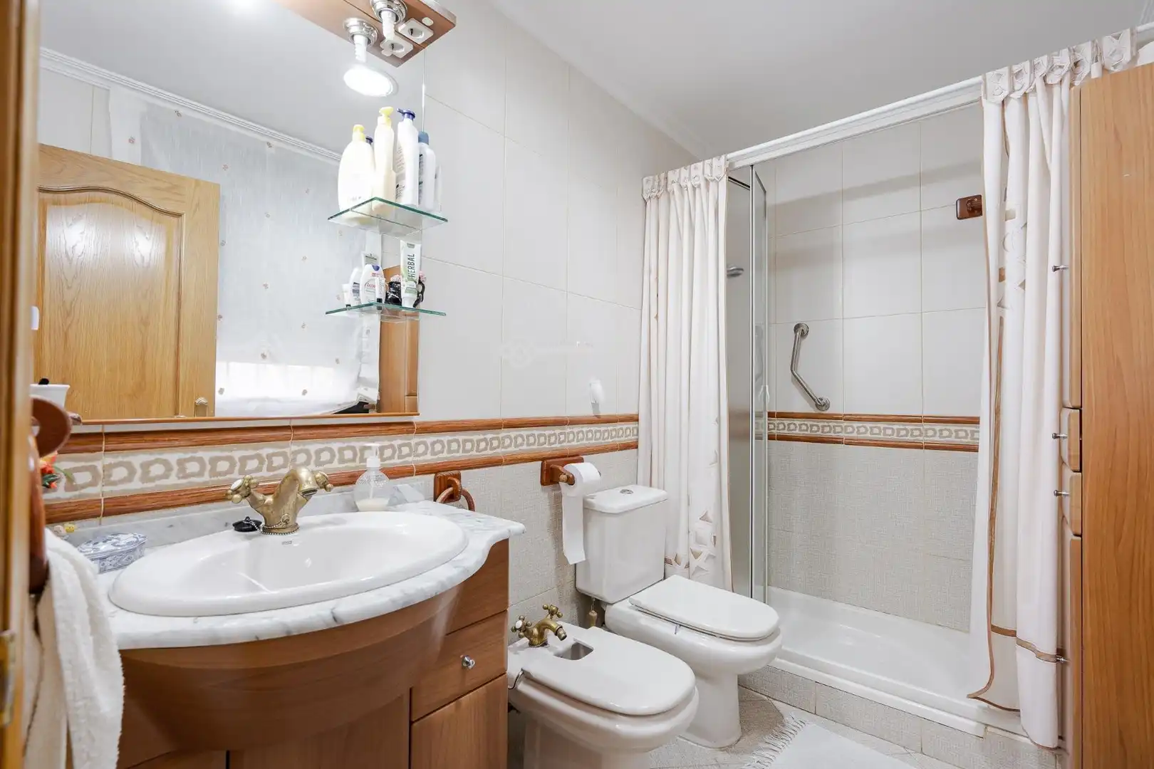 Baño de Casa o chalet en venta en Villanueva de la Torre con Calefacción, Jardín privado y Terraza
