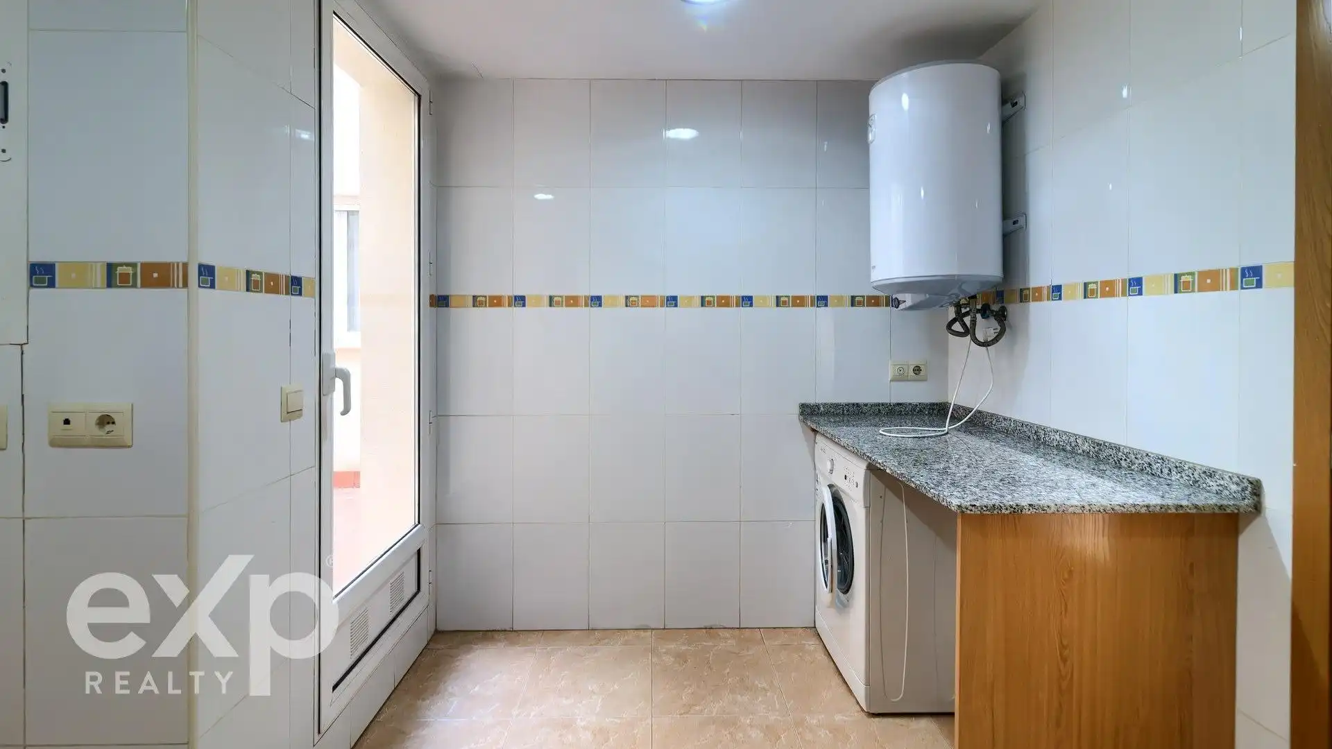 Kitchen of Flat for sale in Alginet  with Air Conditioner, Terrace and Storage room