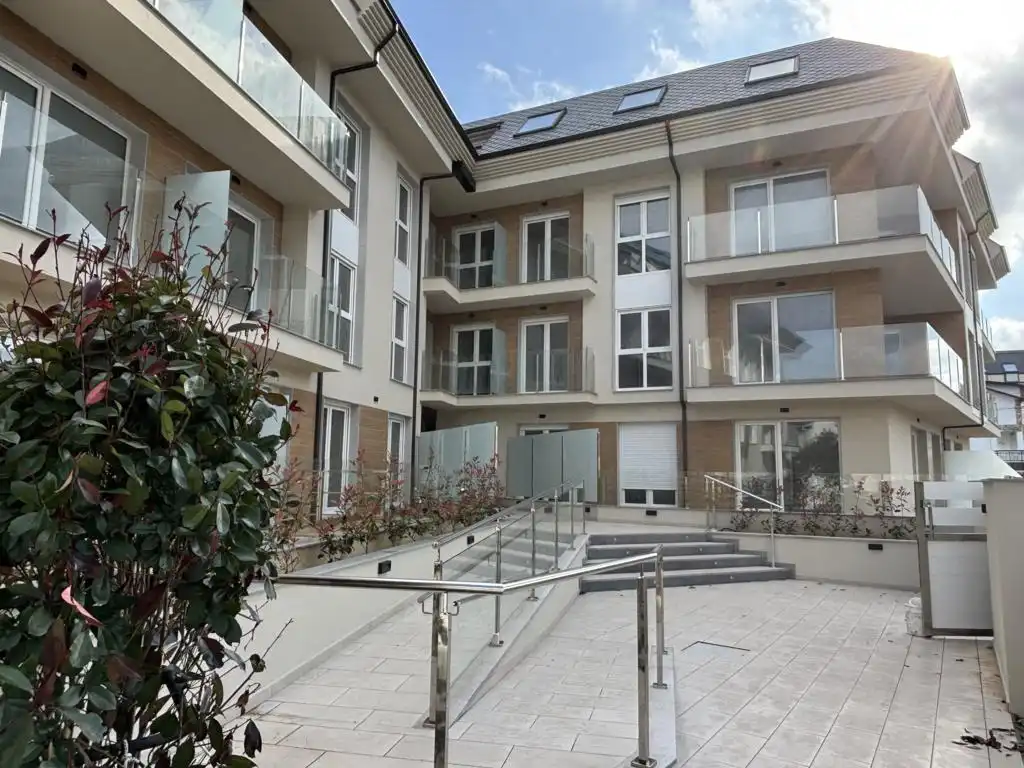 Vista exterior de Pis en venda en Ortigueira amb Calefacció, Jardí privat i Terrassa