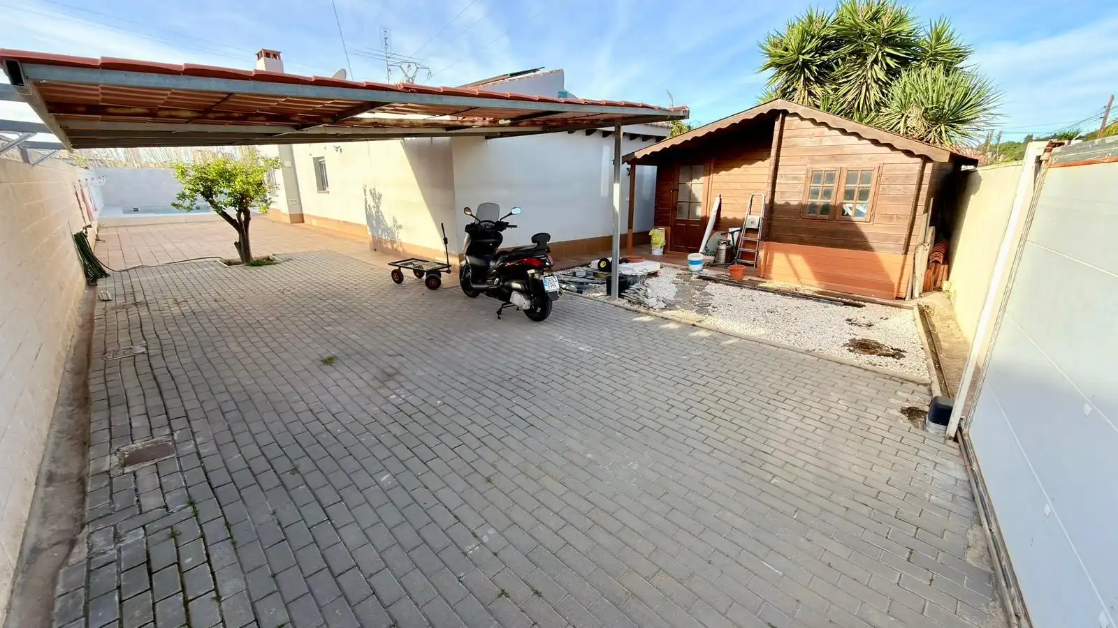 Aparcament de Casa o xalet en venda en El Campello amb Terrassa