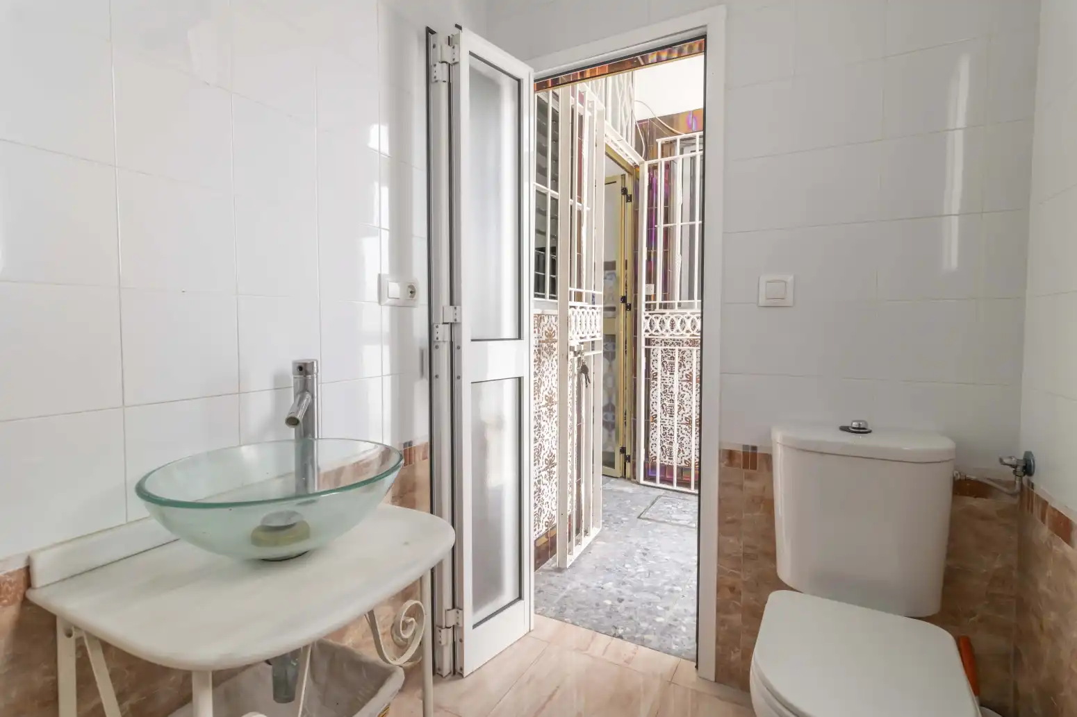 Bathroom of Detached homes for sale in Sevilla  with Air Conditioner, Terrace and Balcony
