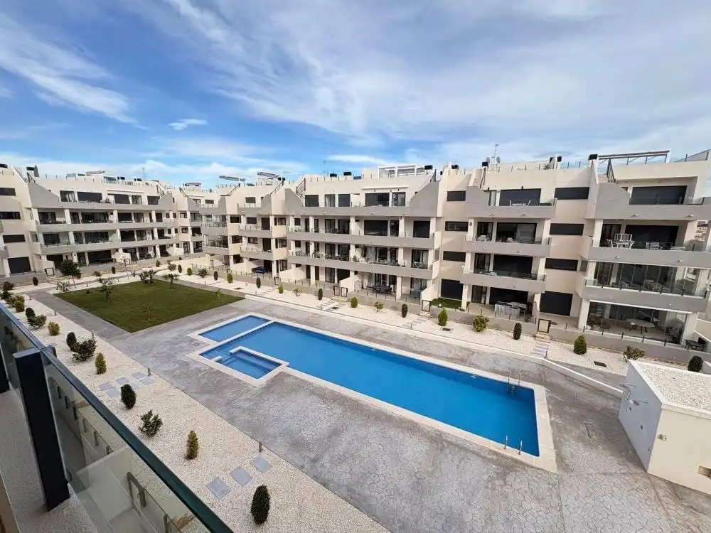 Apartamento con piscina en venta en Orihuela Costa
