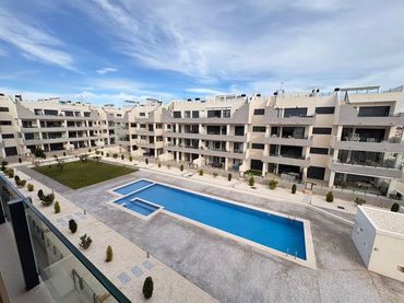 Apartment with pool for sale in Orihuela Costa