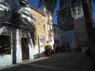 Terraced house for sale in Canuta