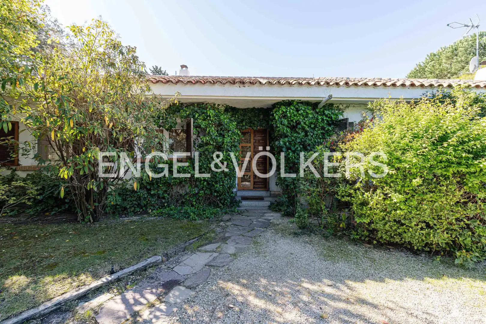 Vista exterior de Casa o xalet en venda en Boadilla del Monte amb Calefacció, Jardí privat i Traster