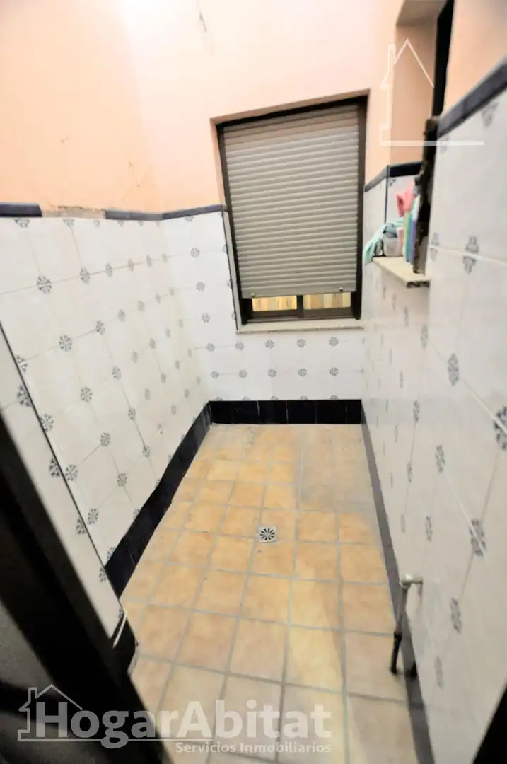 Bany de Casa o xalet en venda en La Pobla de Vallbona amb Terrassa i Traster