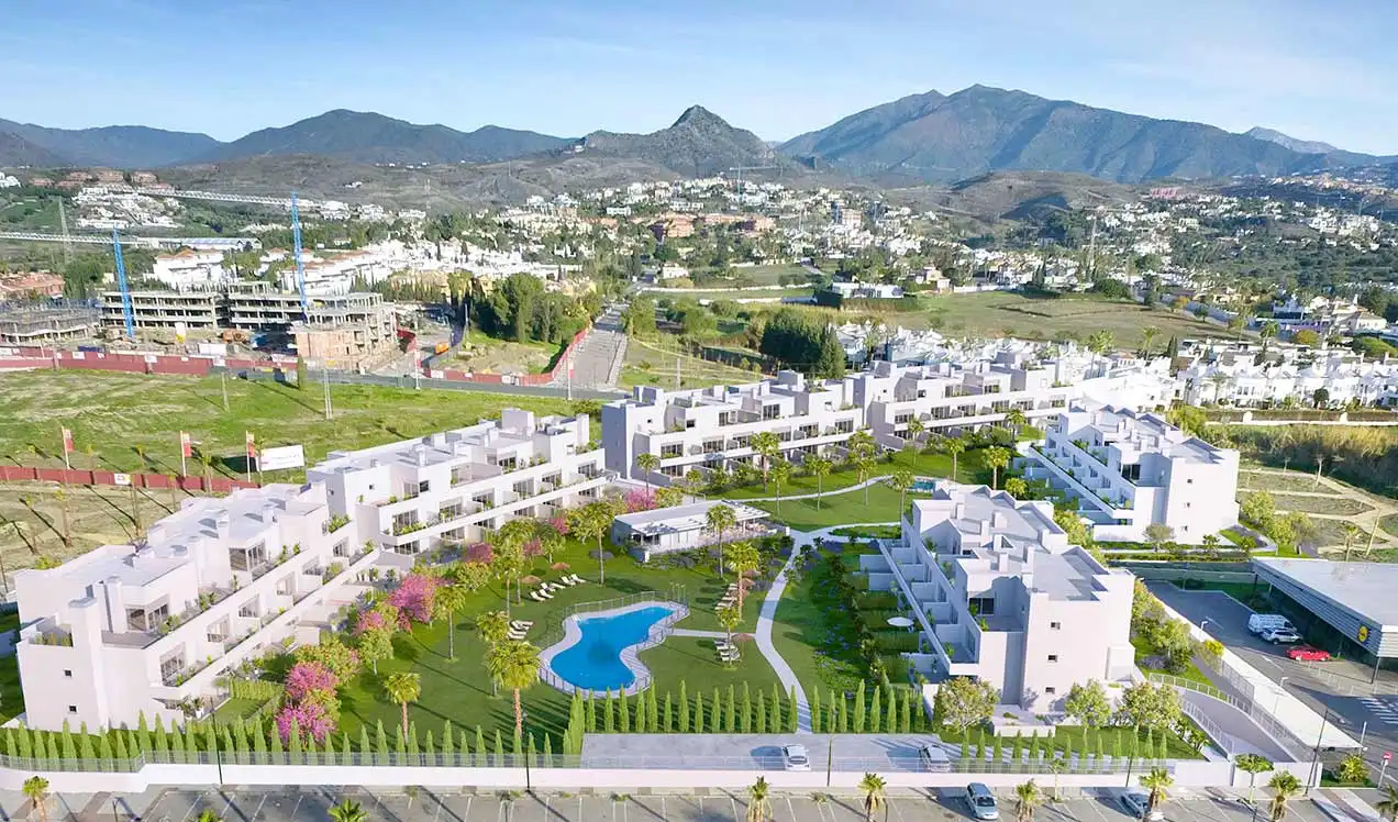 Vista exterior de Apartament de lloguer en Estepona amb Aire condicionat, Calefacció i Terrassa