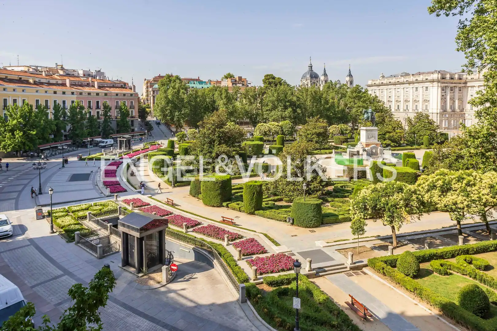 Vista exterior de Planta baixa de lloguer en Madrid amb Aire condicionat, Calefacció i Jardí privat