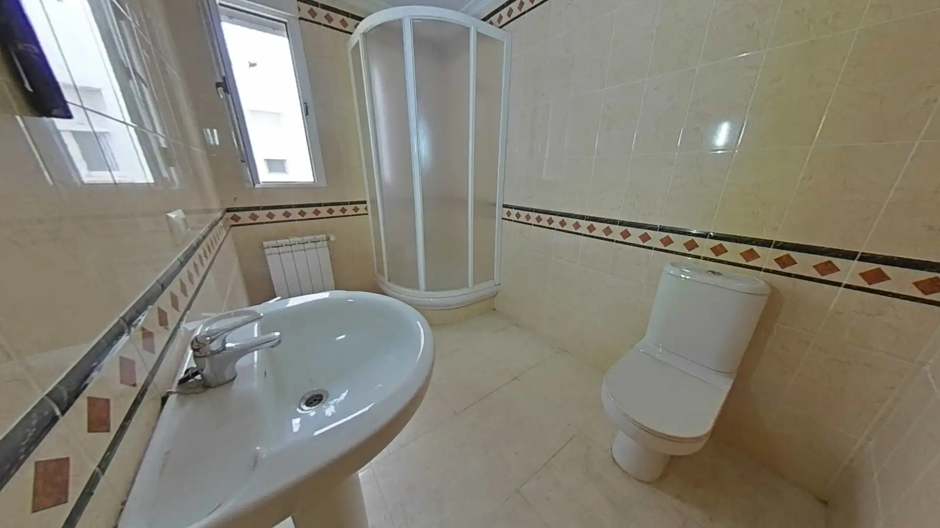 Baño de Piso en venta en Valdepeñas con Calefacción y Balcón