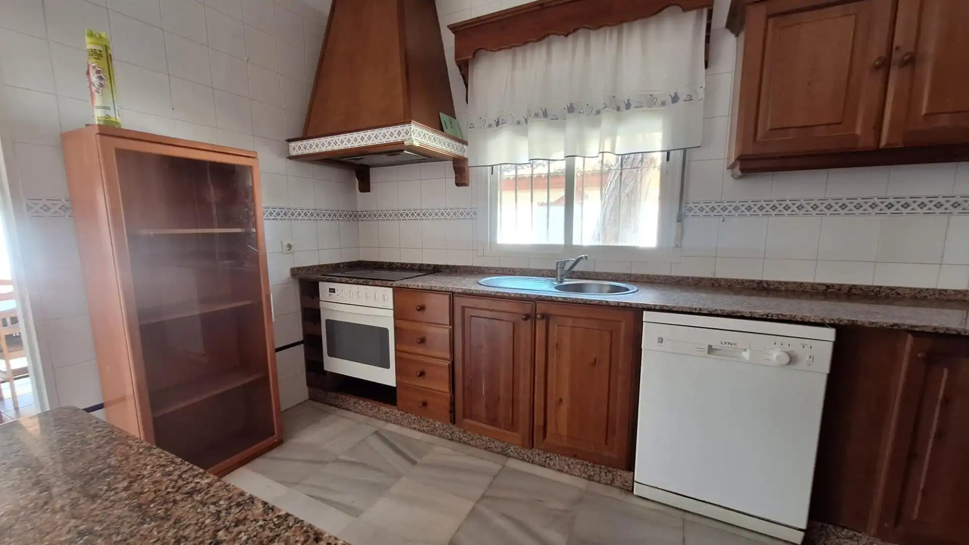 Cocina de Casa o chalet de alquiler en Chiclana de la Frontera con Jardín privado y Piscina